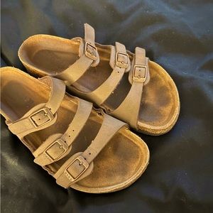3 strap Birkenstock!